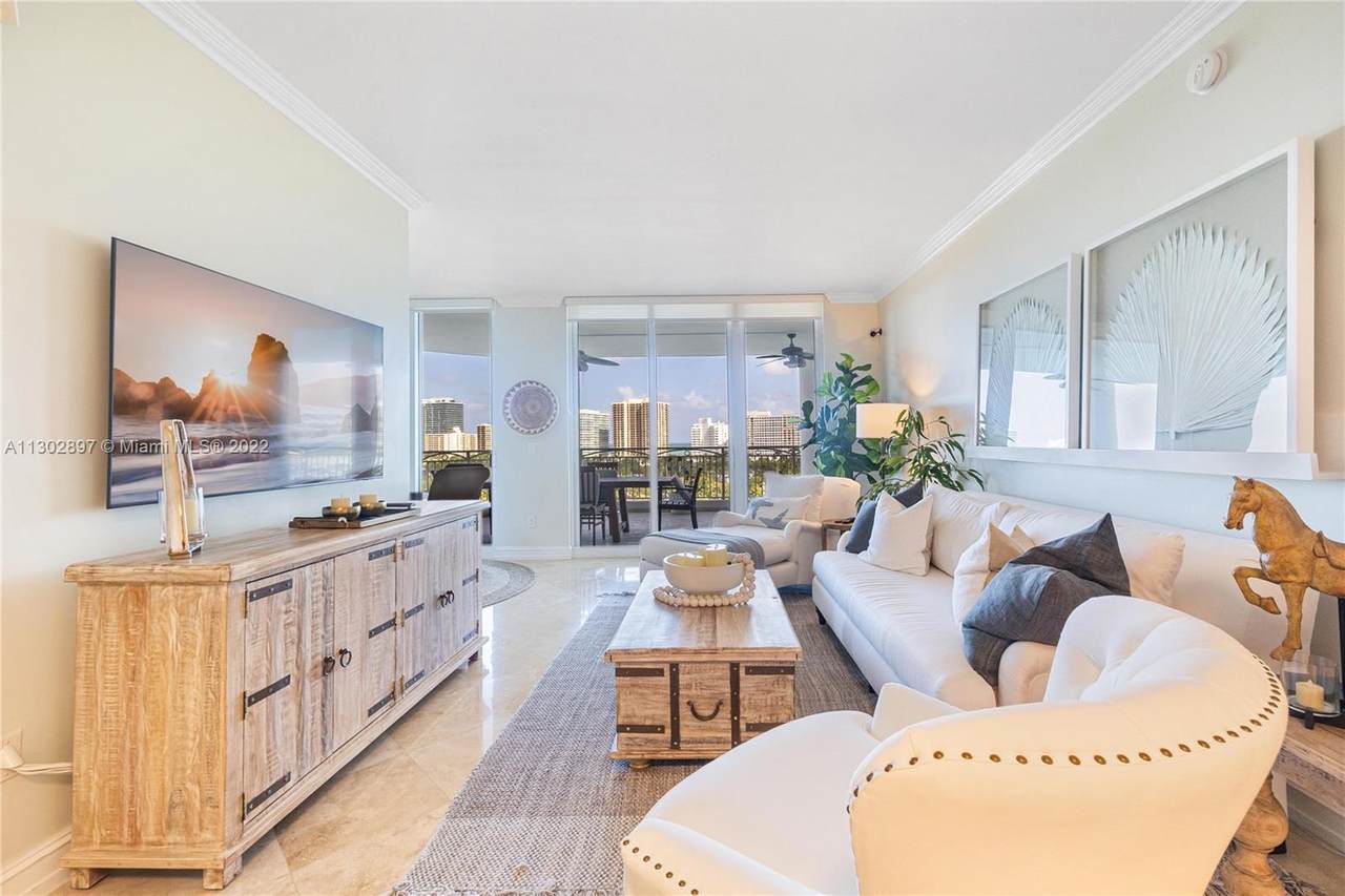 9751 Bay Harbor Dr - Photo 1