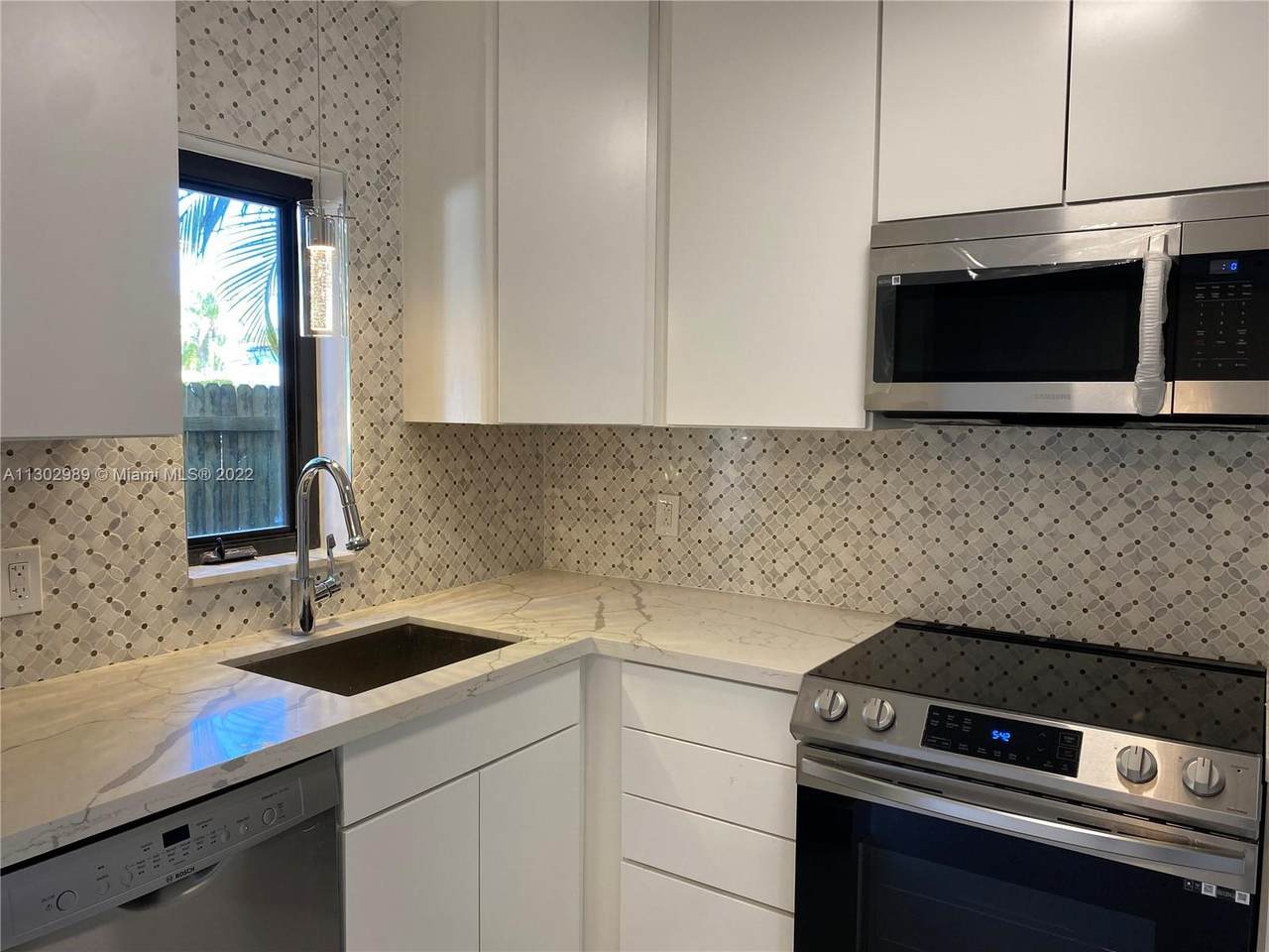 801 18th Ave - Photo 1