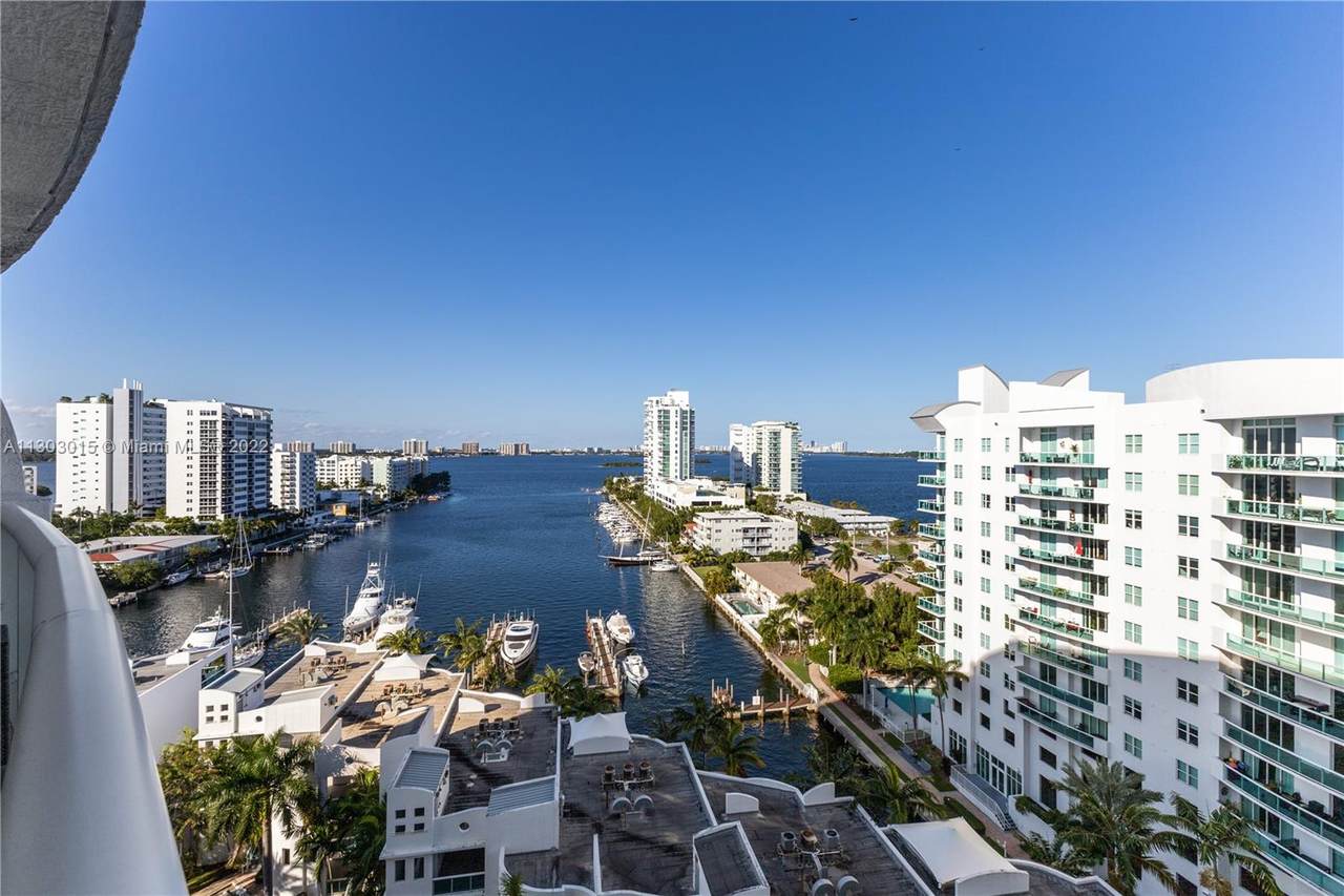 7900 Harbor Island Dr - Photo 1