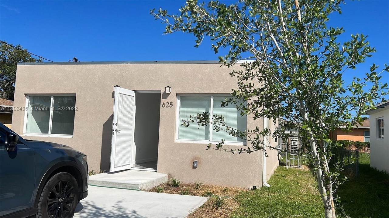 628 5 Ave - Photo 1
