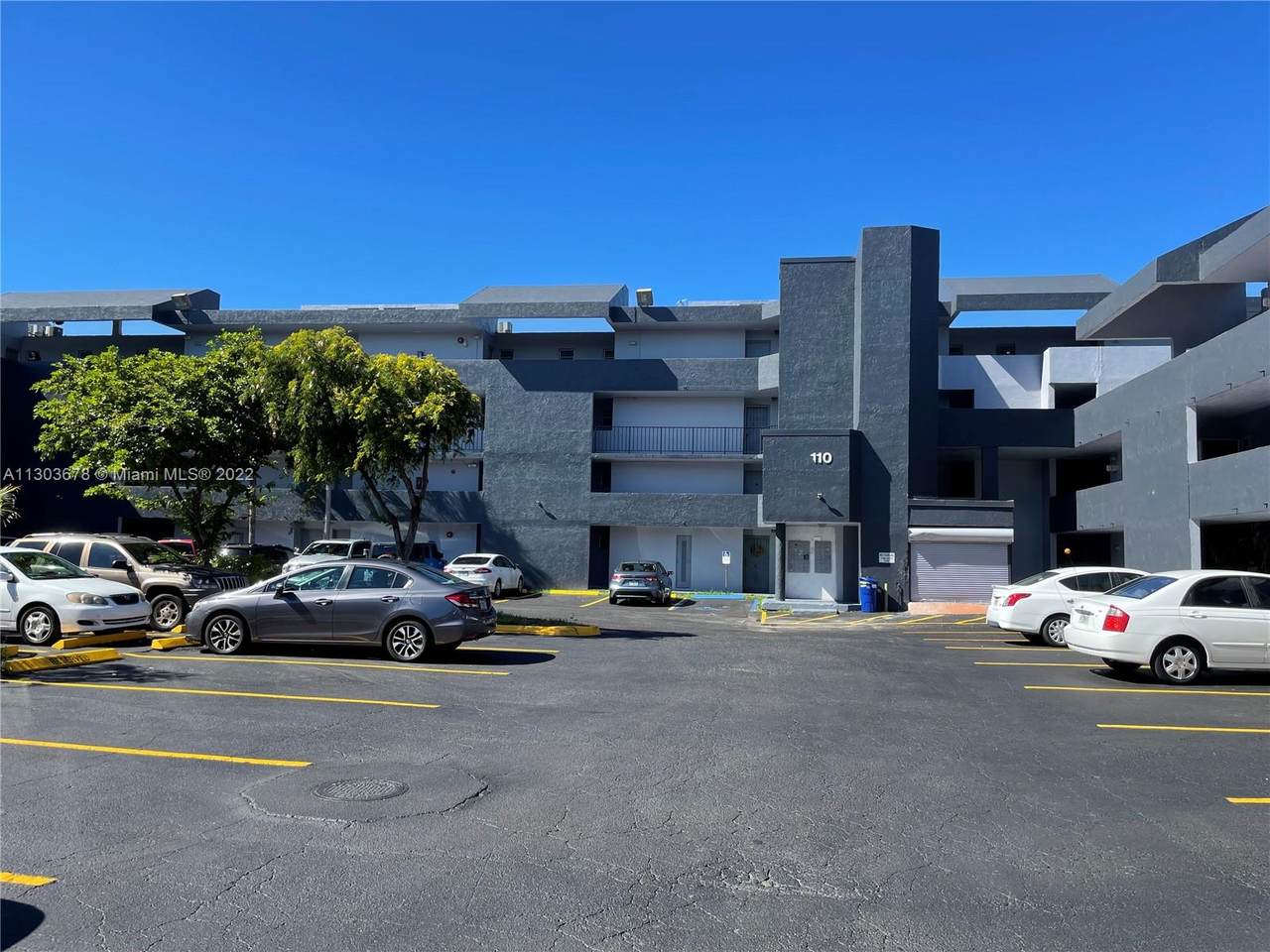 110 Fontainebleau Blvd - Photo 1