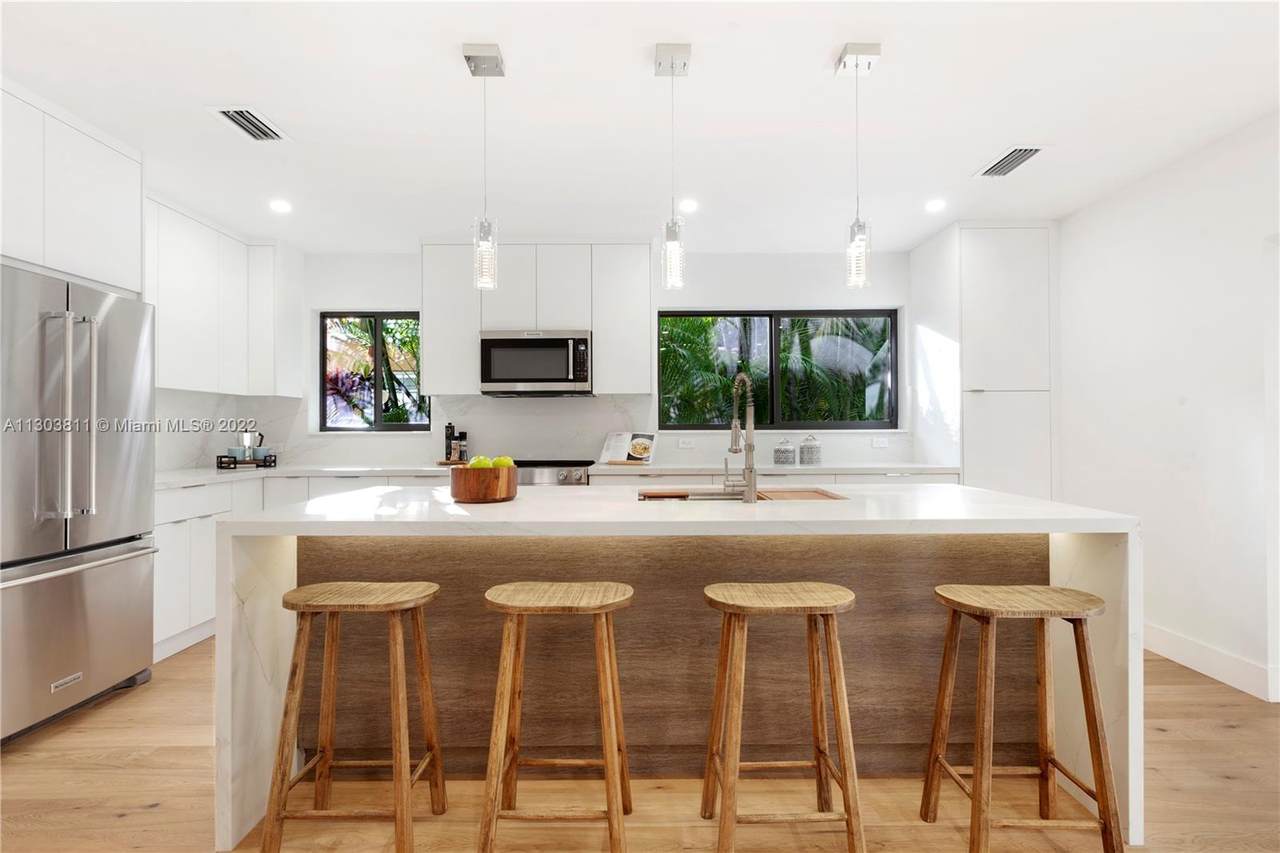 1209 Medina Ave - Photo 1