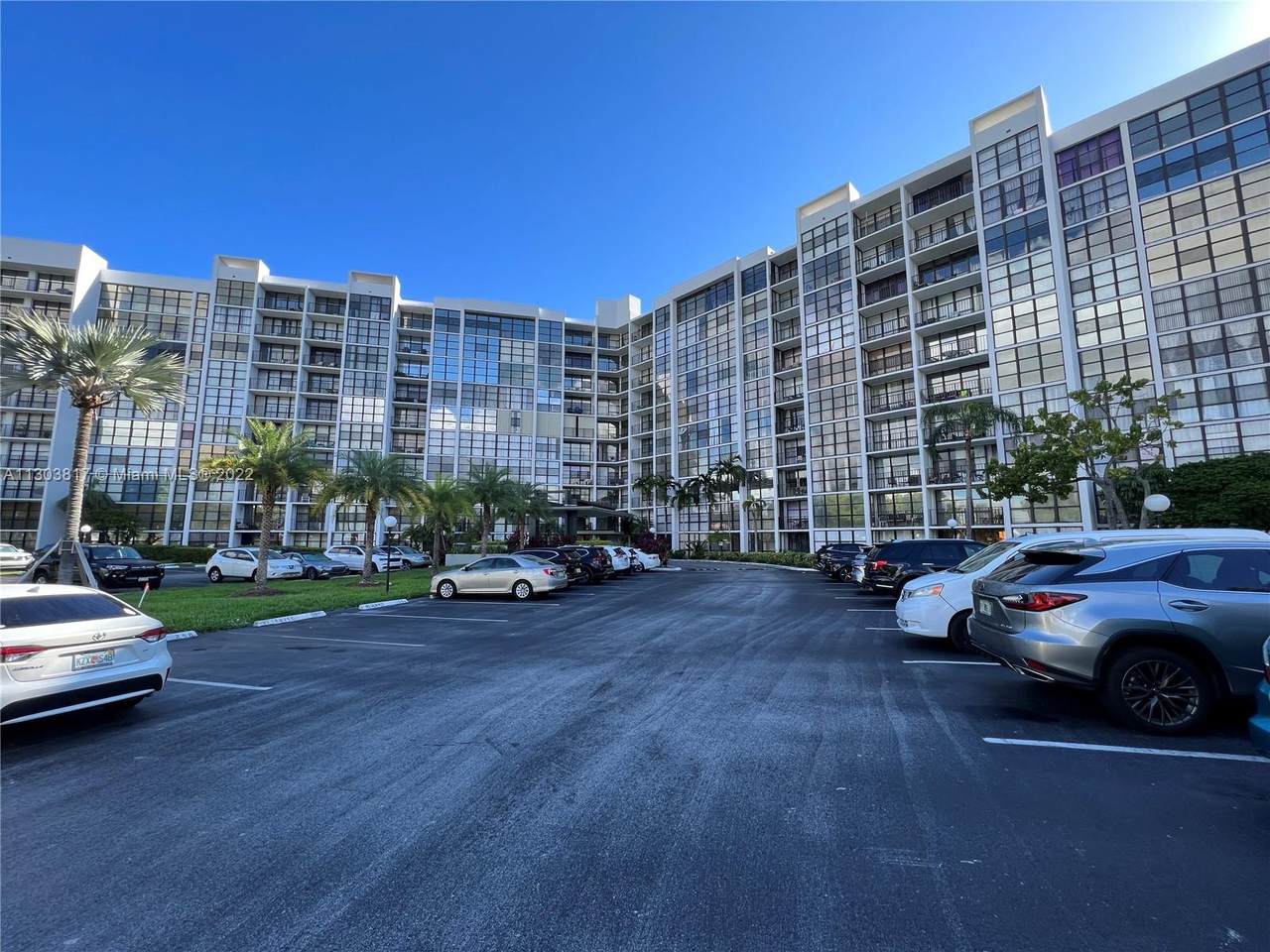 1000 Parkview Dr - Photo 1