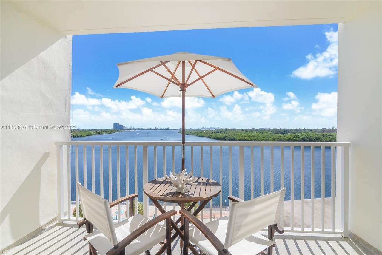 300 Bayview Dr - Photo 1