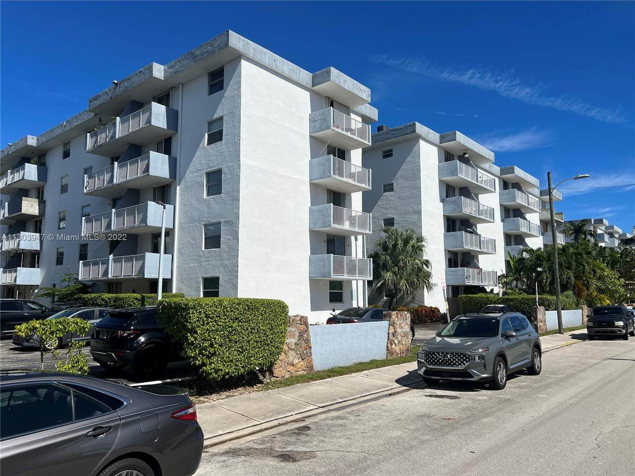 1801 Treasure Dr - Photo 1