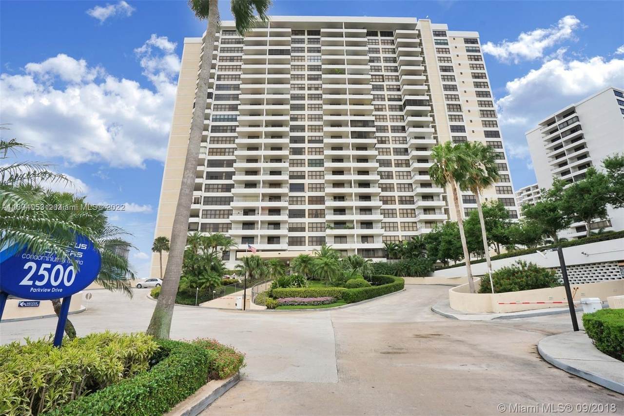 2500 Parkview Dr - Photo 1