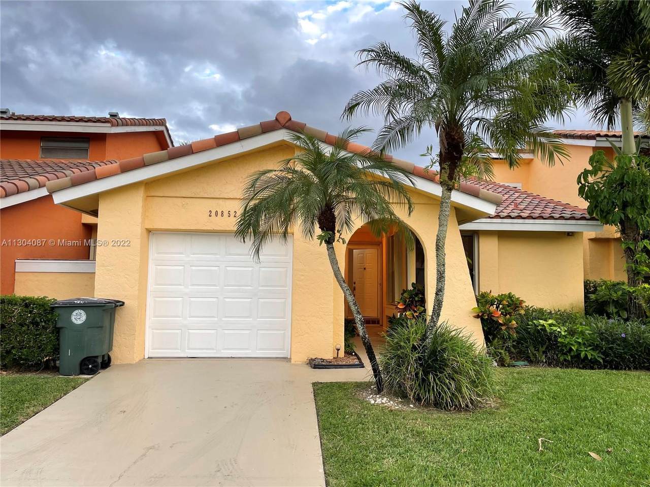 20852 Del Luna Dr - Photo 1