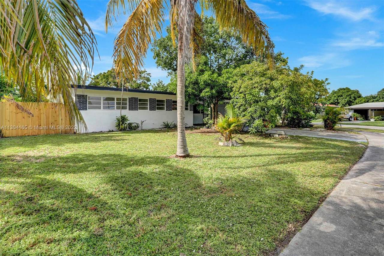 19530 1st Ave - Photo 1