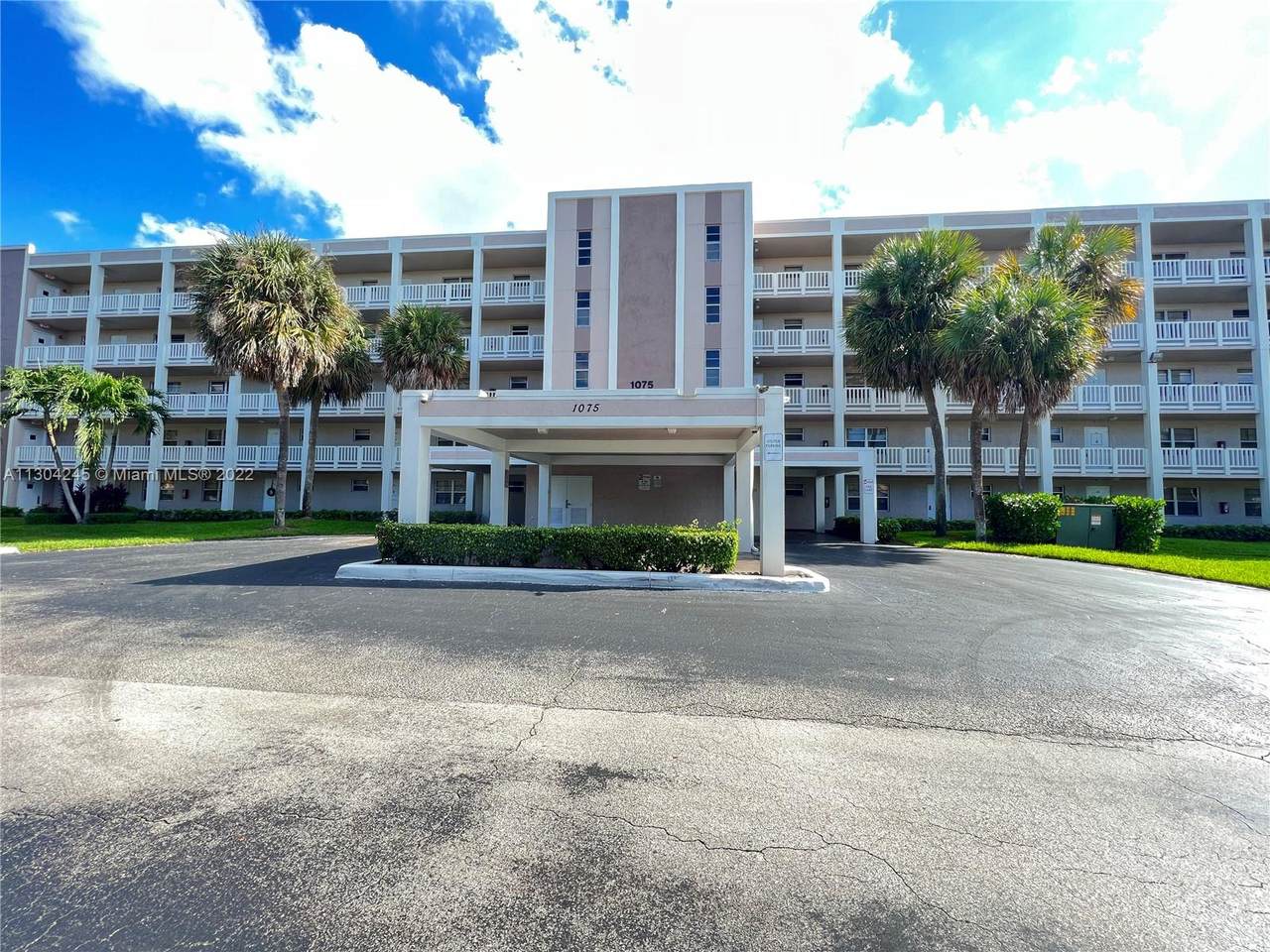 1075 Riverside Dr - Photo 1