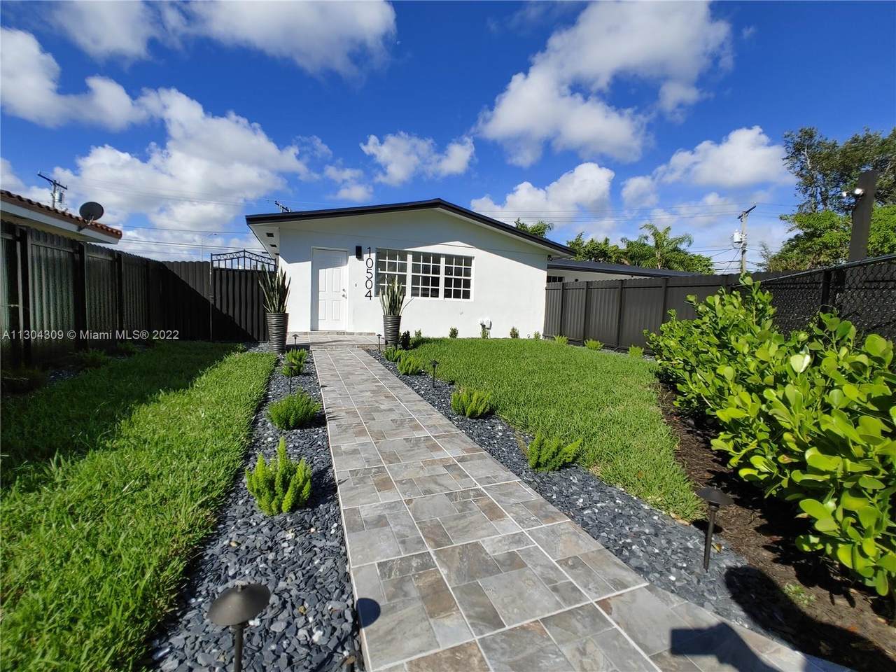 10504 77th Ct - Photo 1