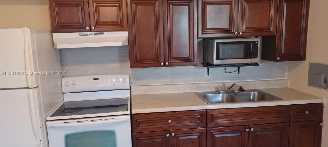 605 J St - Photo 1