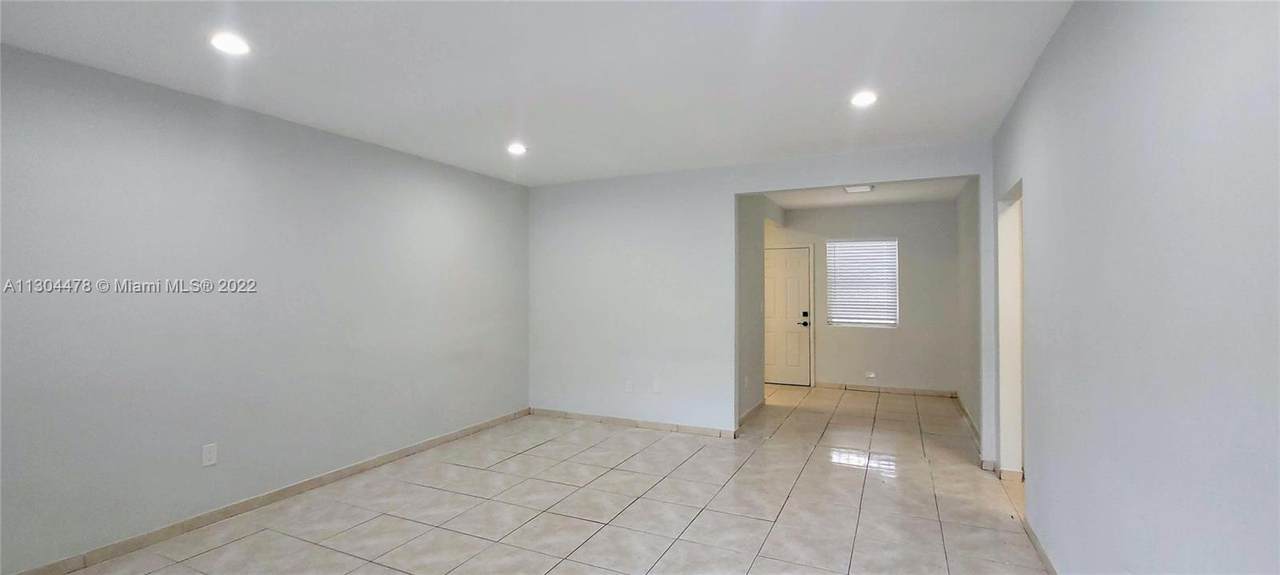 2035 13th Ct - Photo 1