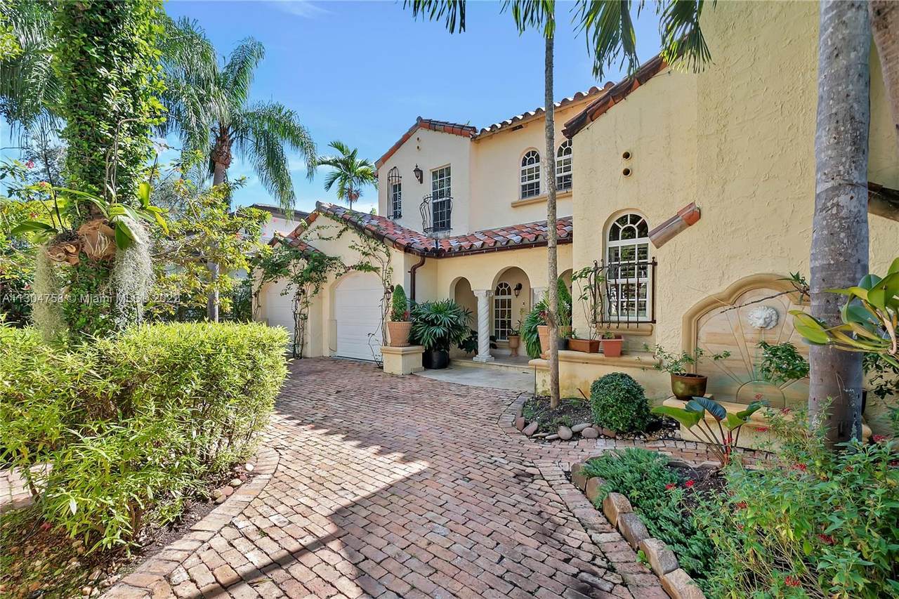 1116 Asturia Ave - Photo 1