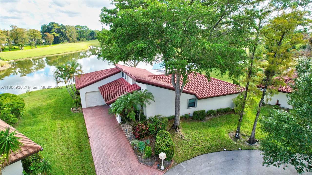 7916 Hibiscus Cir - Photo 1