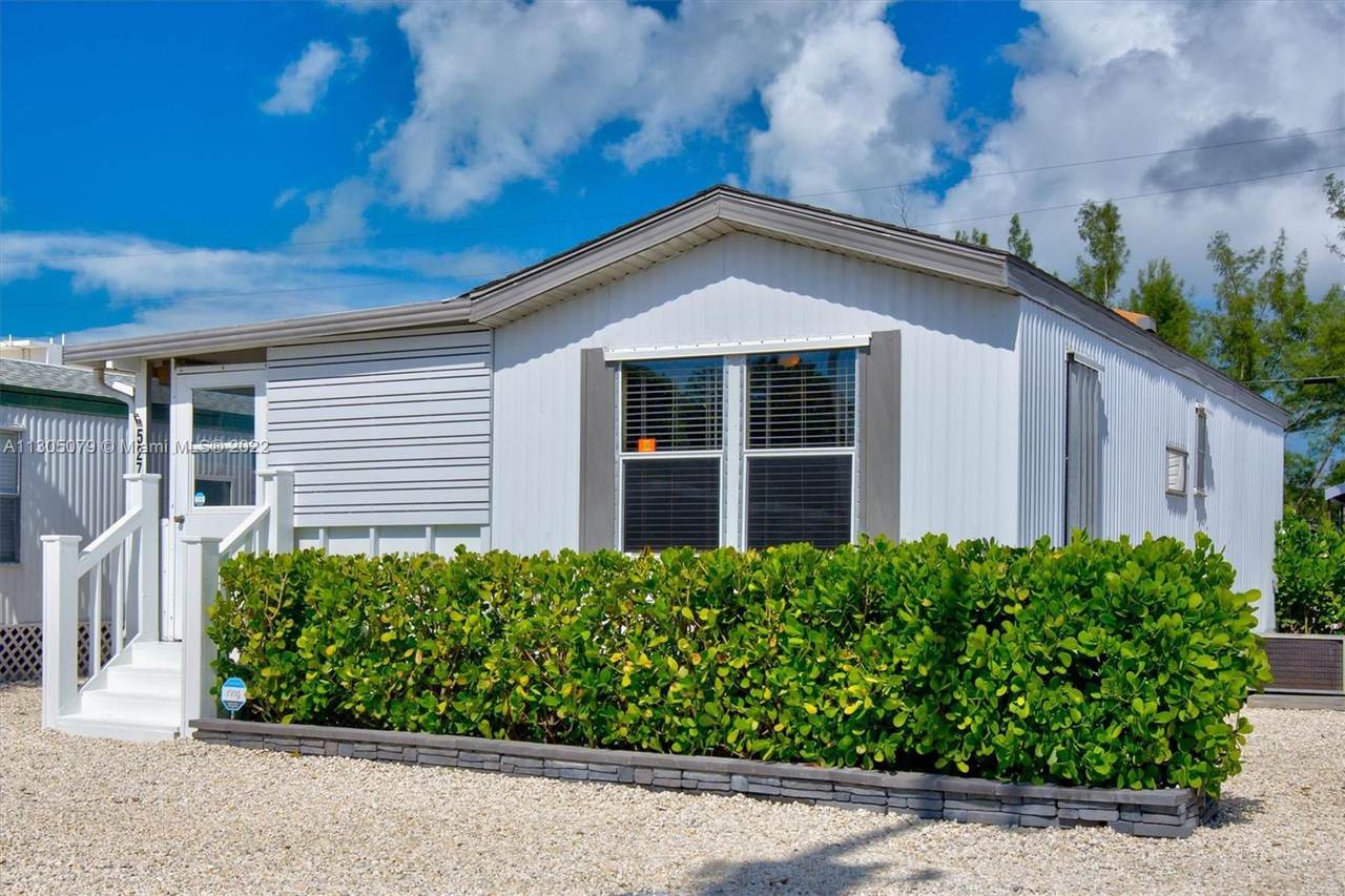 325 Calusa St - Photo 1
