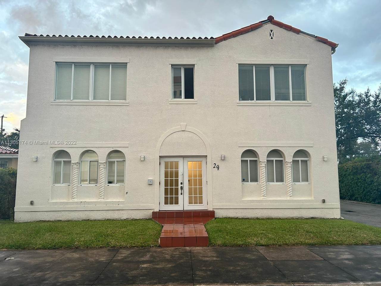 29 Oviedo Ave - Photo 1
