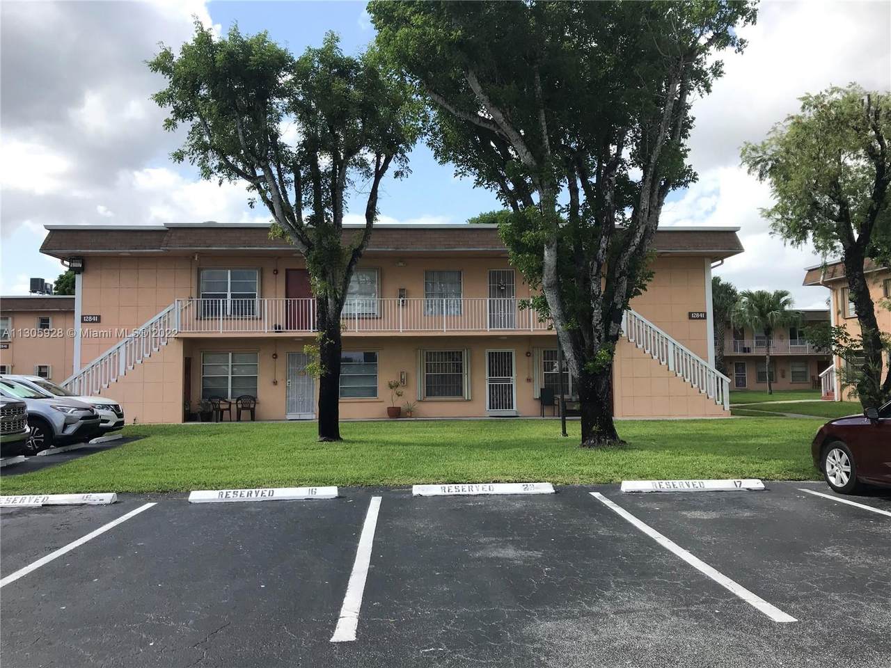 12841 43rd Dr - Photo 1