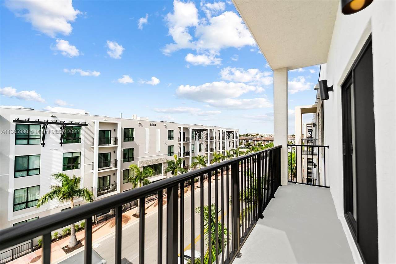 8167 41 St - Photo 1