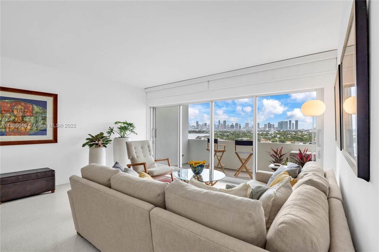 3 Island Ave - Photo 1