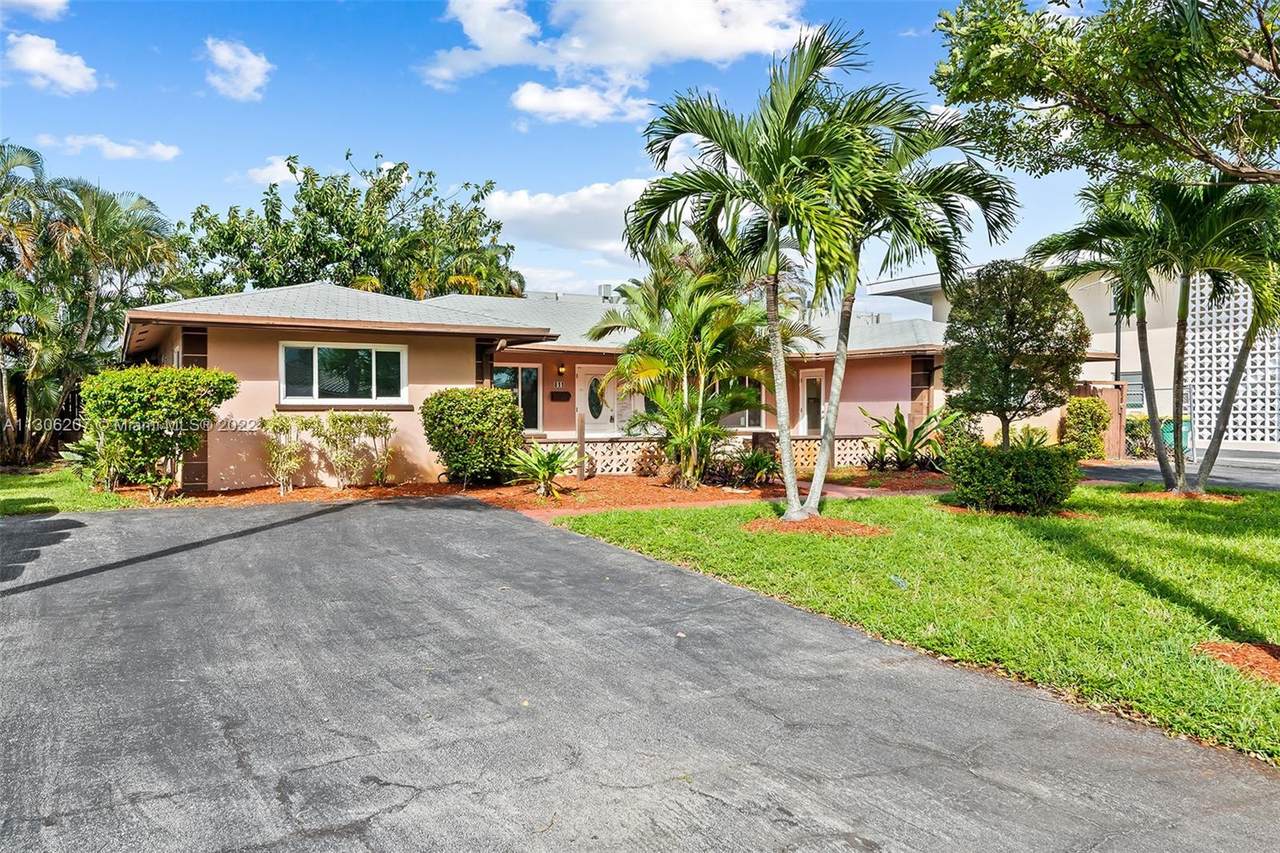 809 30th Ct - Photo 1