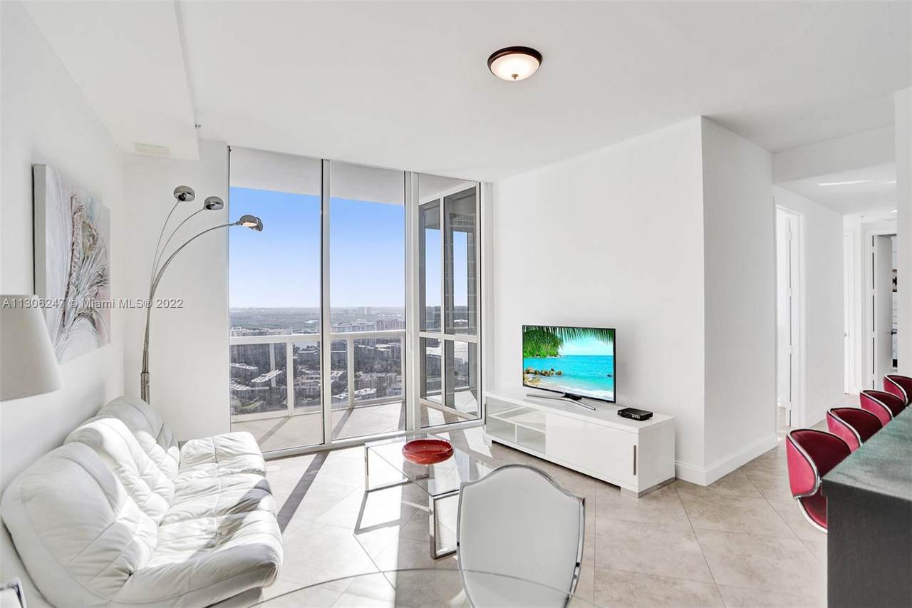 18201 Collins Ave - Photo 1