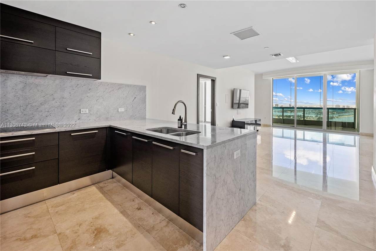 900 Biscayne Blvd - Photo 1