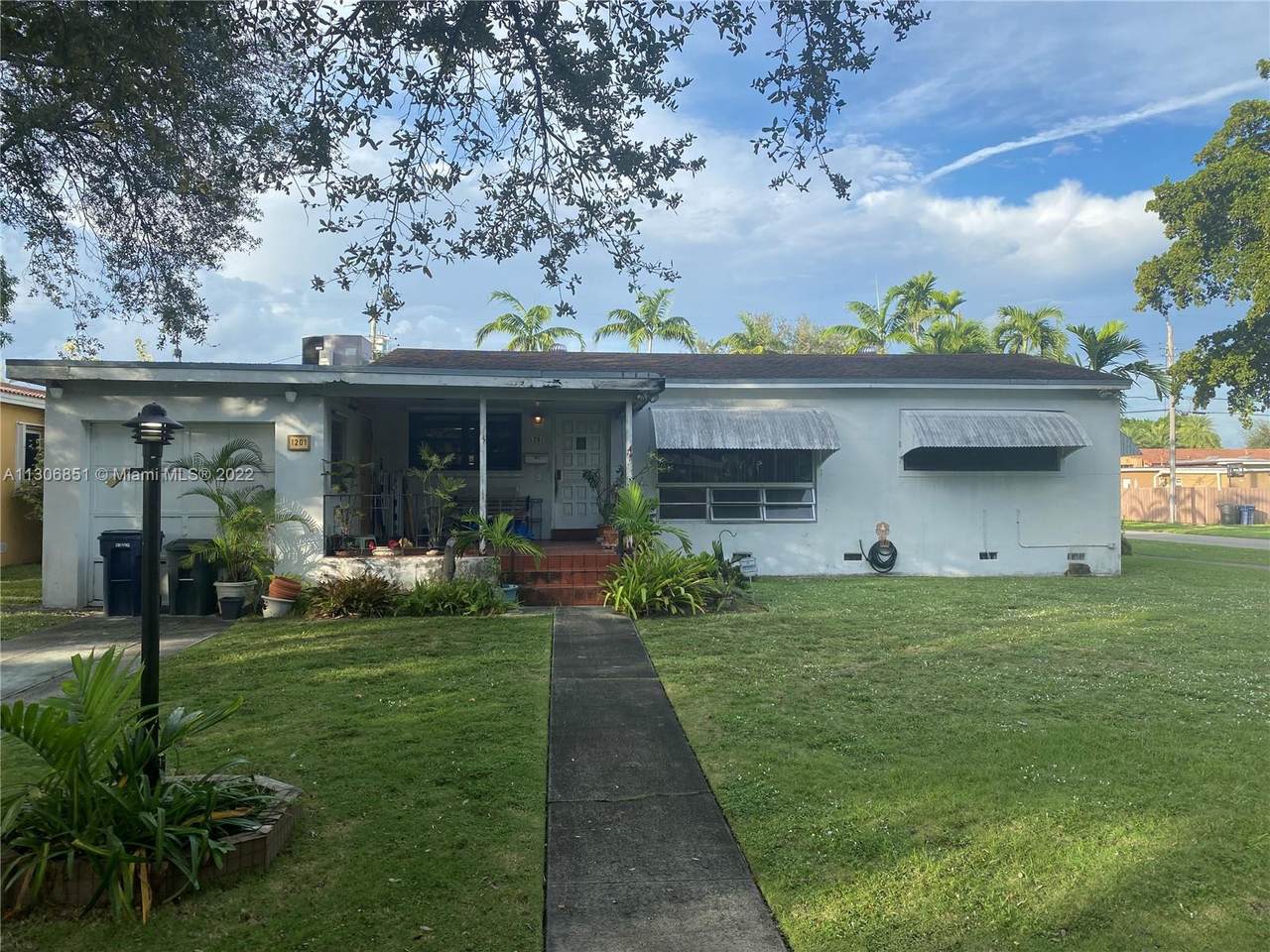 1201 Oriole Ave - Photo 1