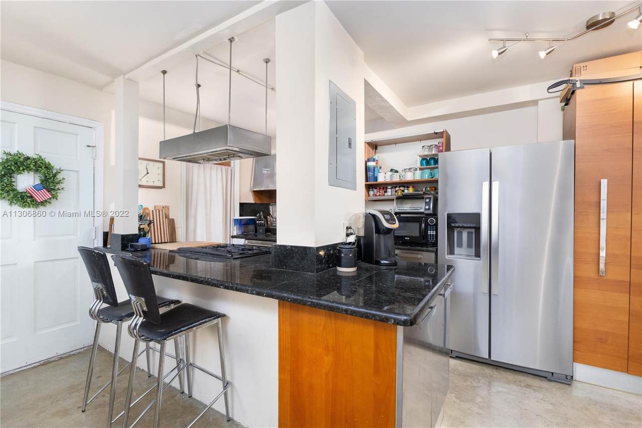 360 Meridian Ave - Photo 1