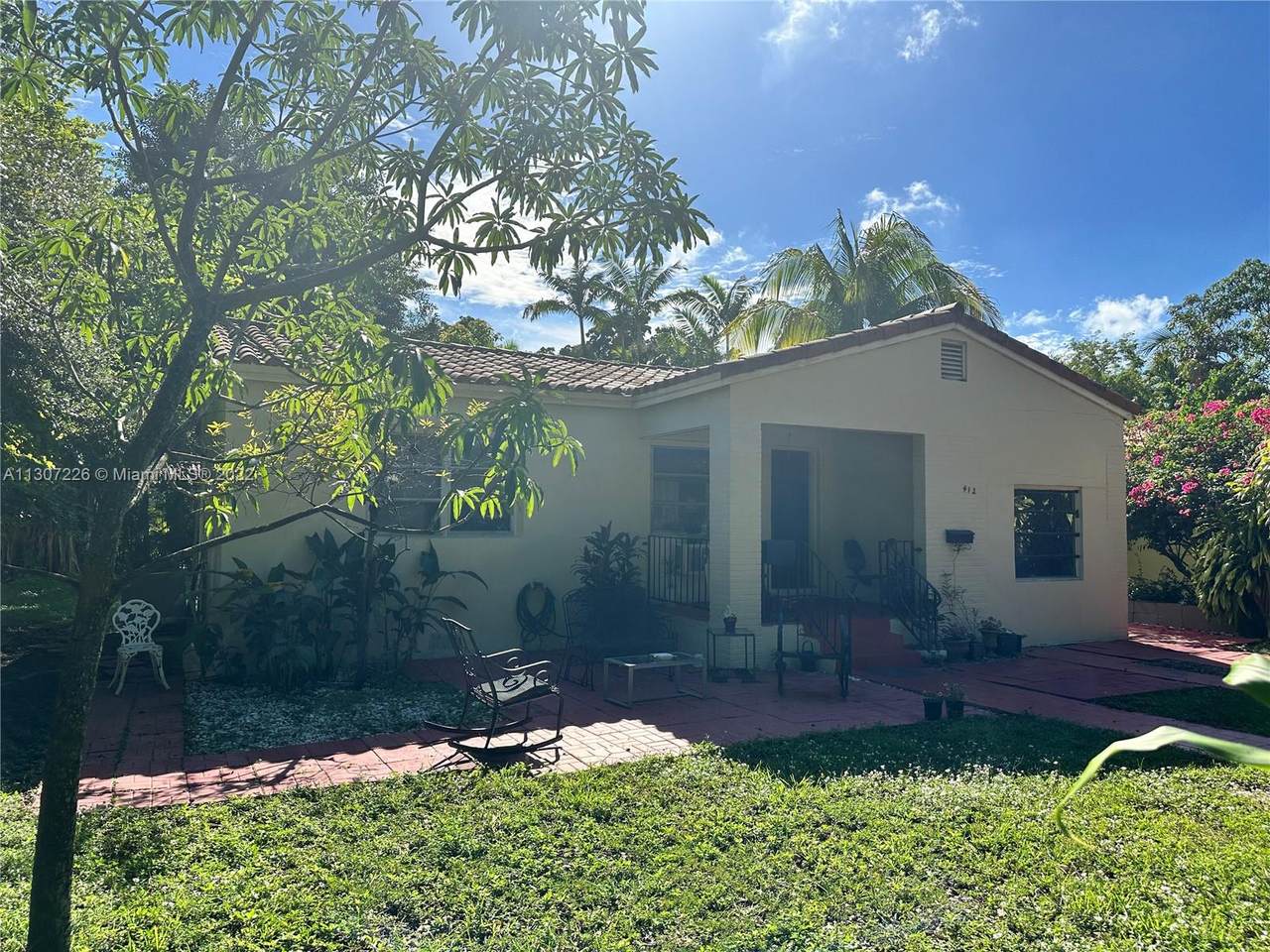 412 Cadagua Ave - Photo 1