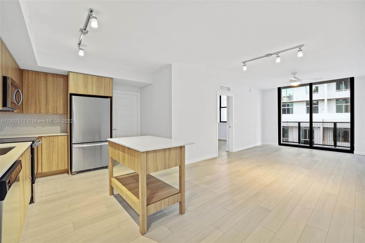 555 8th St - Photo 1