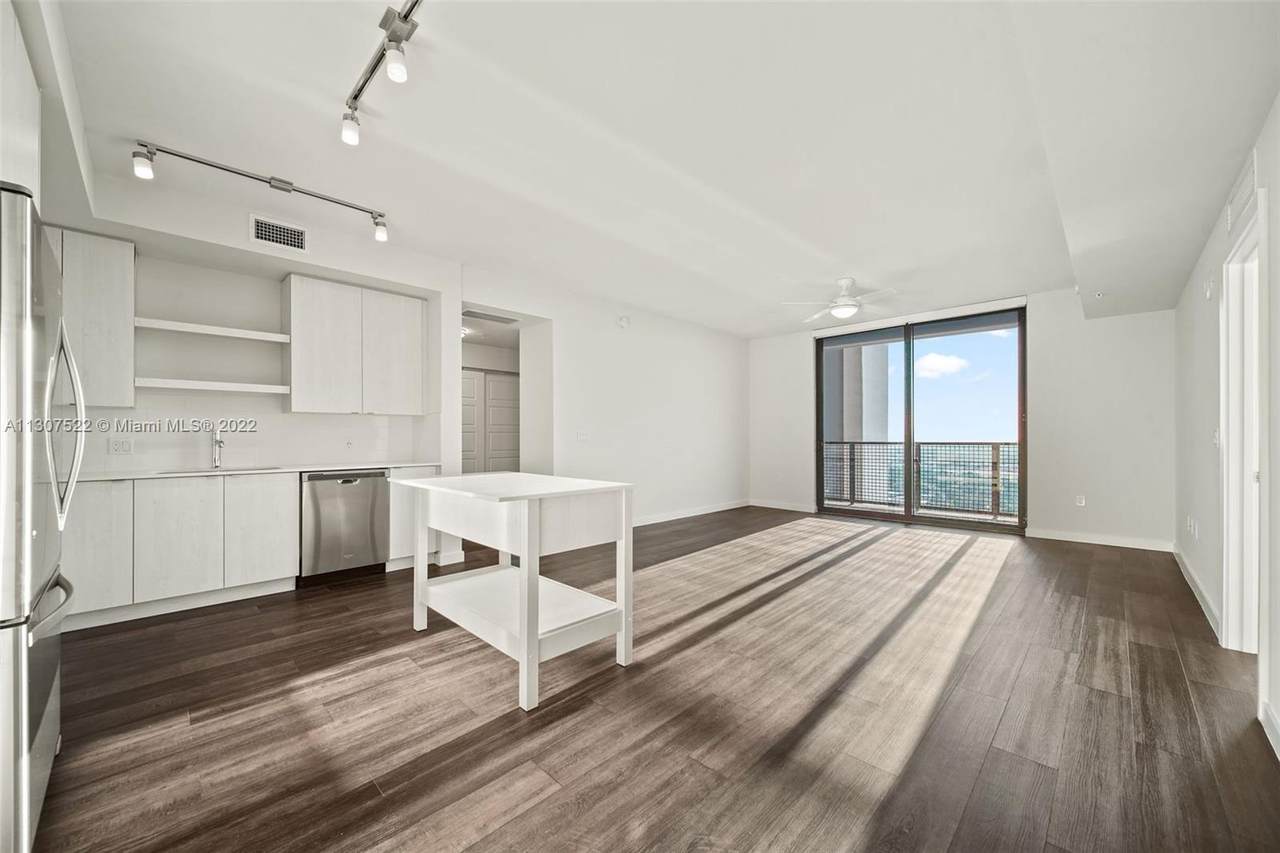 555 8th St - Photo 1