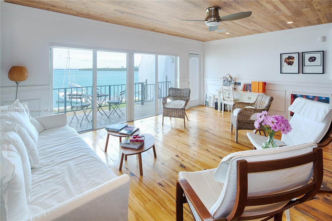 166 Harbor Dr - Photo 1