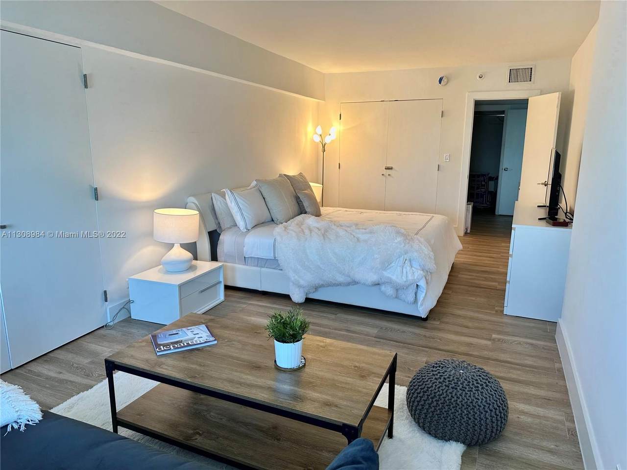 2301 Collins Ave - Photo 1