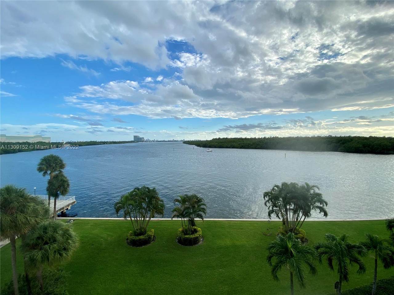 500 Bayview Dr - Photo 1
