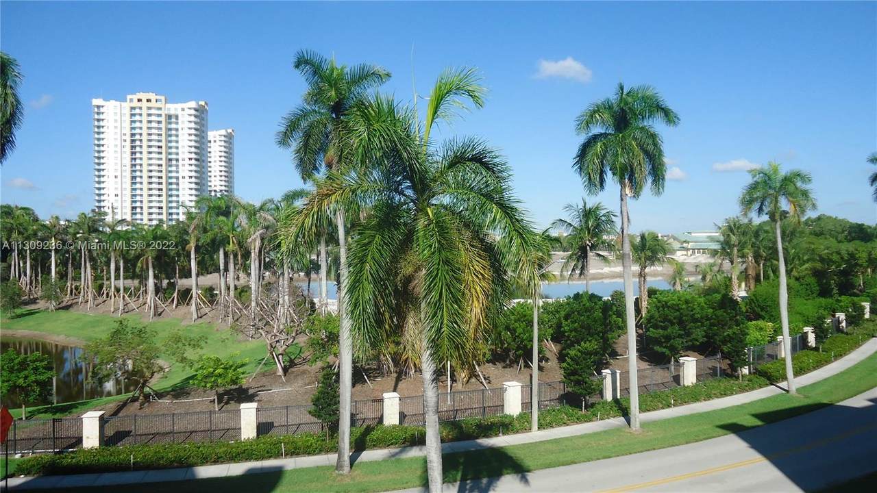 300 Diplomat Pkwy - Photo 1