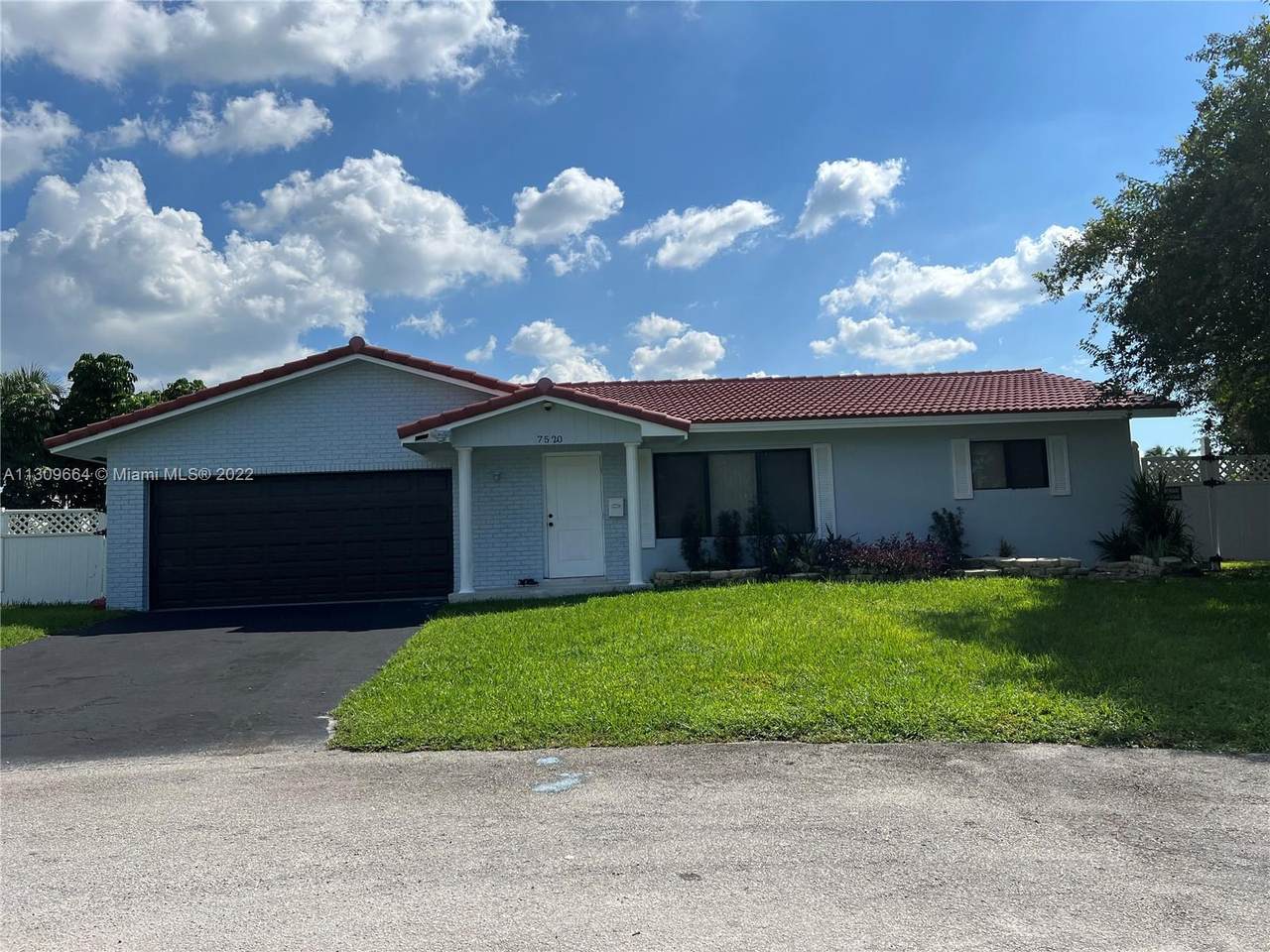 7520 44th Ct - Photo 1