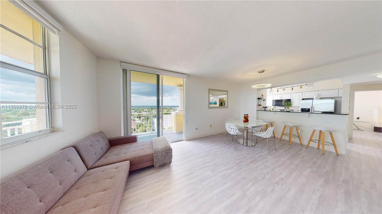 215 SW 42nd Ave - Photo 1