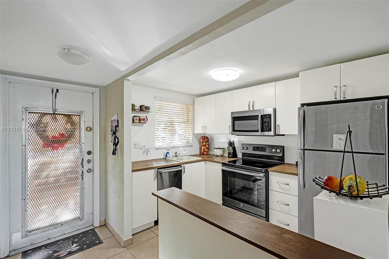 2801 Pine Island Rd - Photo 1