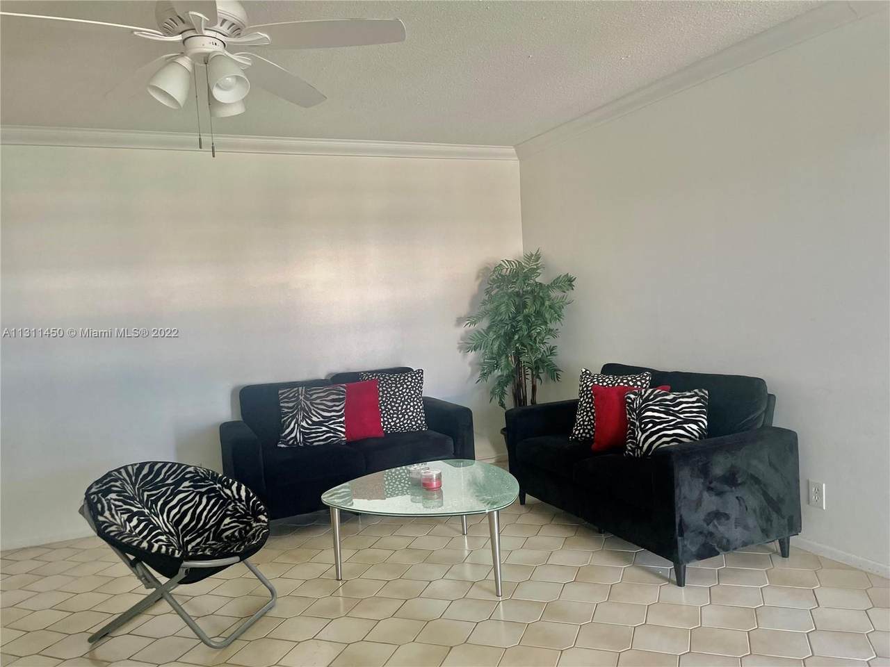 5300 Washington St - Photo 1