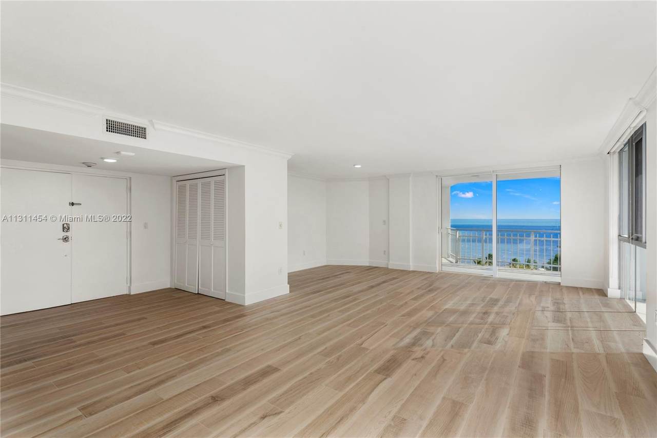 600 Grapetree Dr - Photo 1