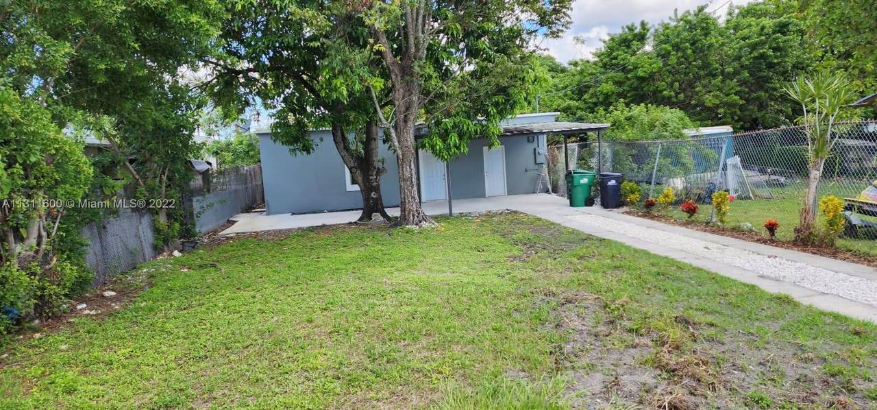 2425 56th St - Photo 1