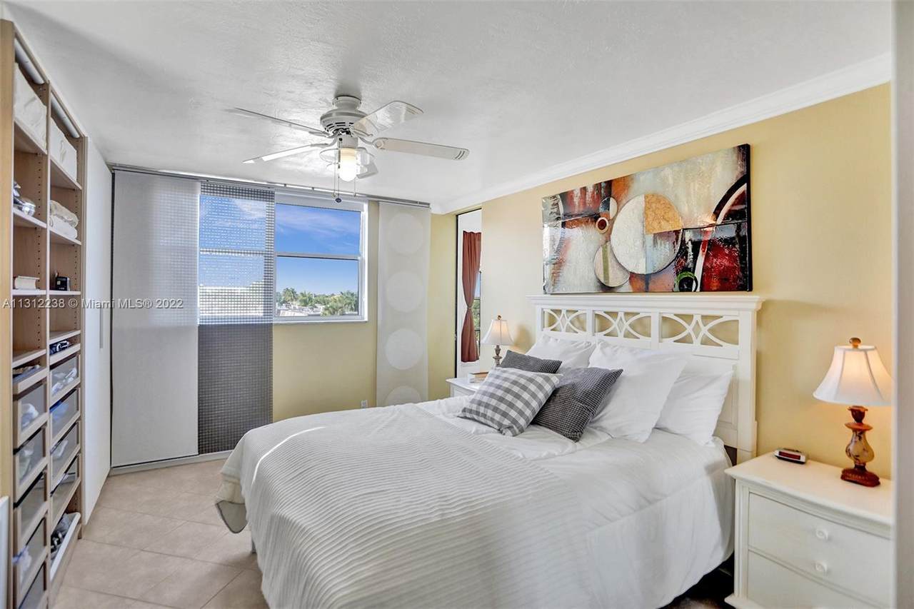 2841 Somerset Dr - Photo 1