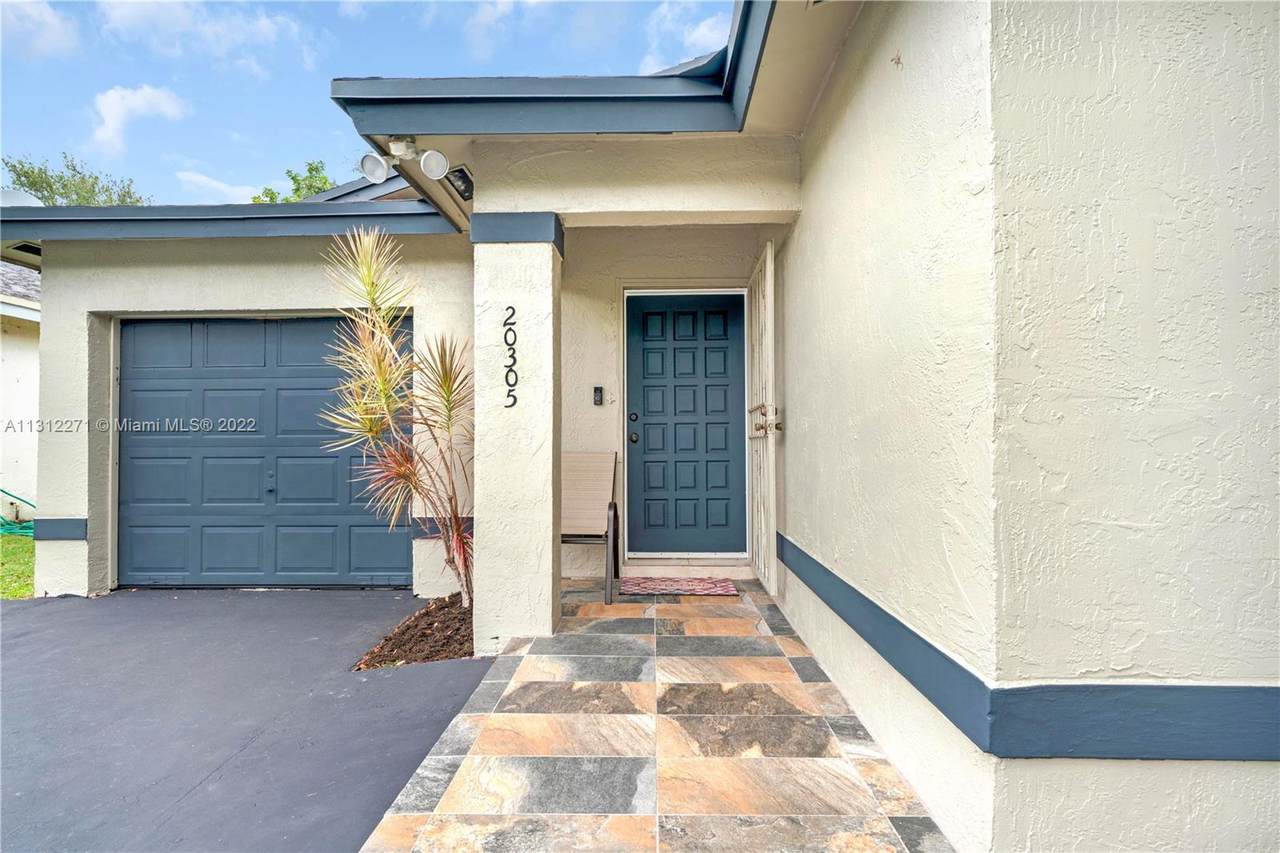 20305 86th Ct - Photo 1