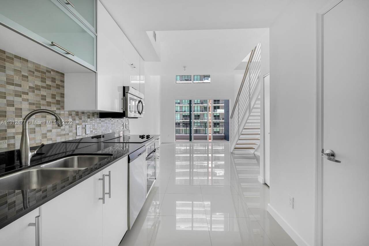 60 13th St - Photo 1