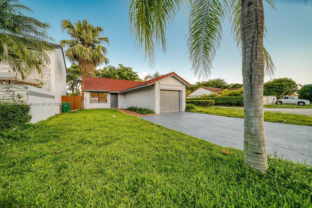 9502 151st Ct - Photo 1