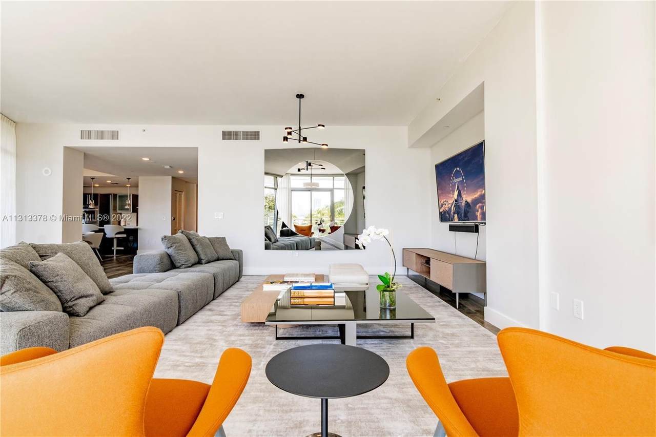 6101 Aqua Ave - Photo 1