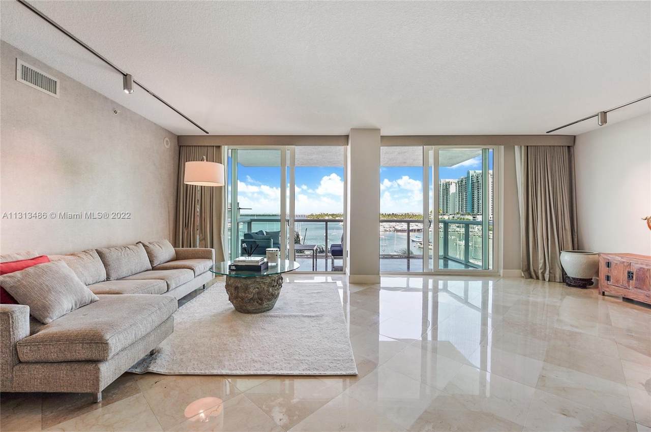 10 Venetian Way - Photo 1