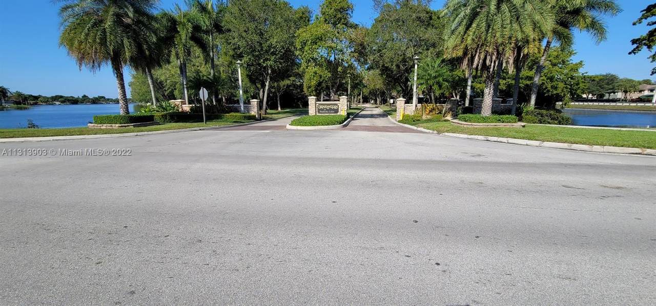 10121 Woodbury Ct - Photo 1