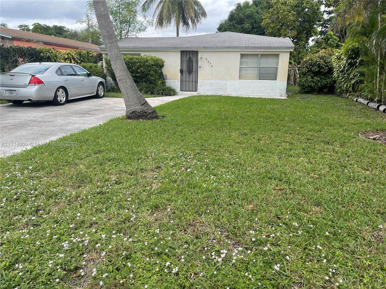 2179 182nd St - Photo 1