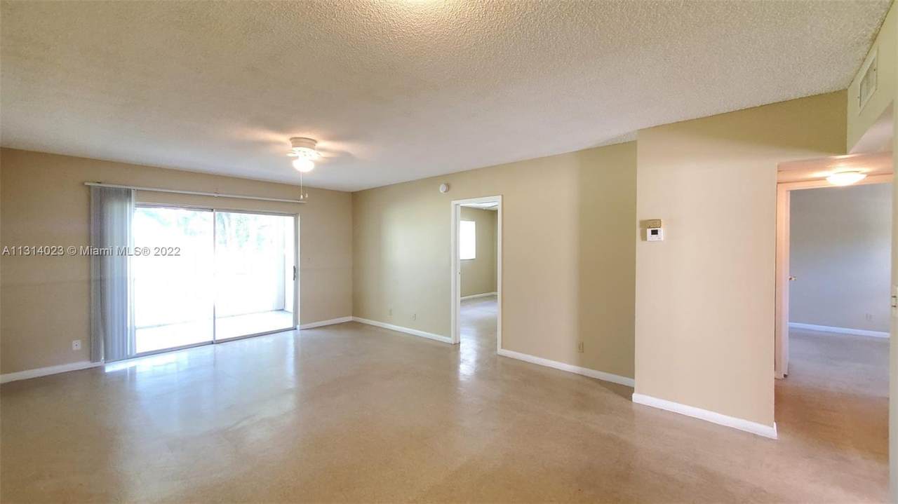 1050 Country Club Dr - Photo 1
